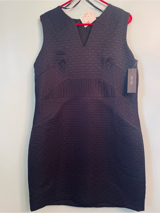 Ivy + Blu Dresses & Skirts - Sleeveless Textured Black Shift Dress - Classic Work-to-Evening Style